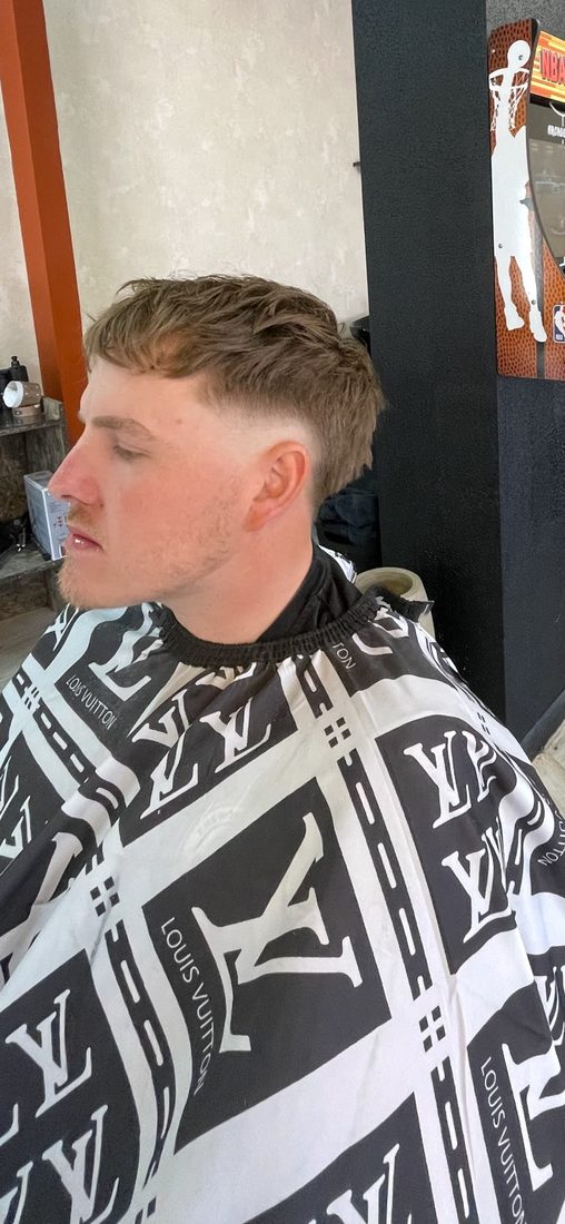 Light textured crop fade